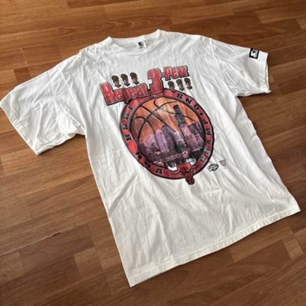 Starter Chicago Bulls Repeat 3-Peat NBA Champions Vintage T-Shirt White